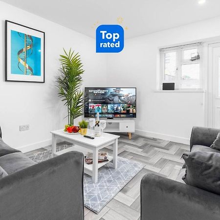5 Bedroom House - 10 Guests - Multiple Off Street Parking - Garden - Smart Tv - Wifi - Contractors - Families - Groups Birmingham Bagian luar foto
