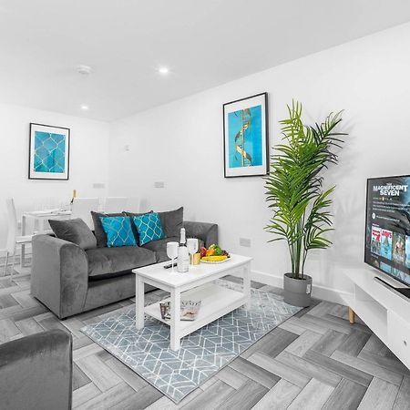 5 Bedroom House - 10 Guests - Multiple Off Street Parking - Garden - Smart Tv - Wifi - Contractors - Families - Groups Birmingham Bagian luar foto