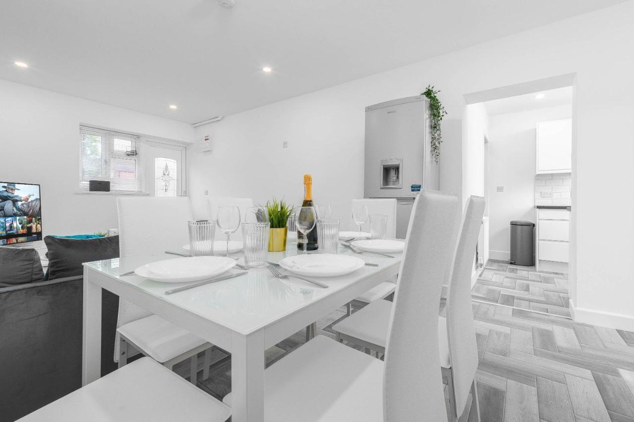 5 Bedroom House - 10 Guests - Multiple Off Street Parking - Garden - Smart Tv - Wifi - Contractors - Families - Groups Birmingham Bagian luar foto