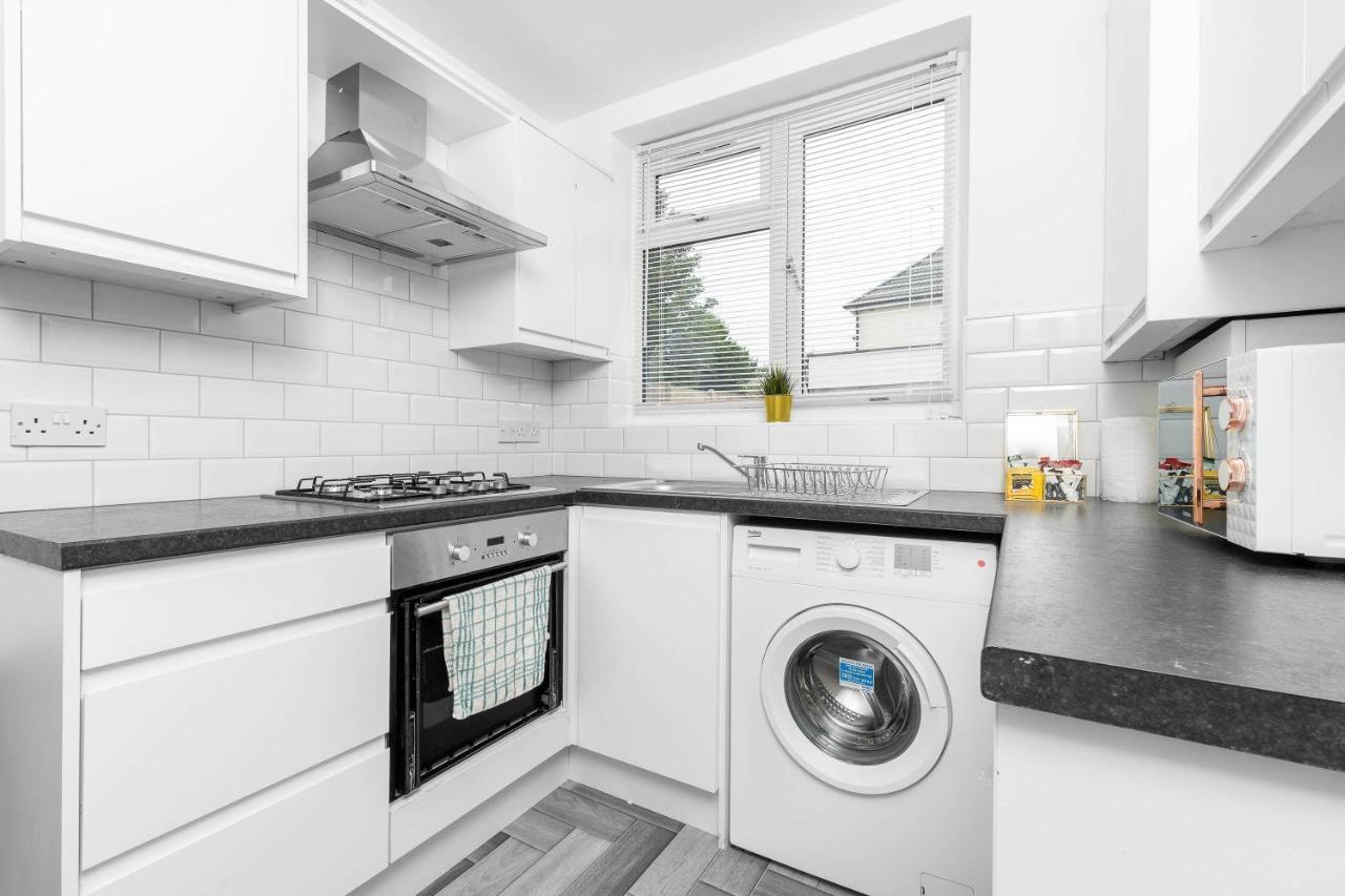 5 Bedroom House - 10 Guests - Multiple Off Street Parking - Garden - Smart Tv - Wifi - Contractors - Families - Groups Birmingham Bagian luar foto