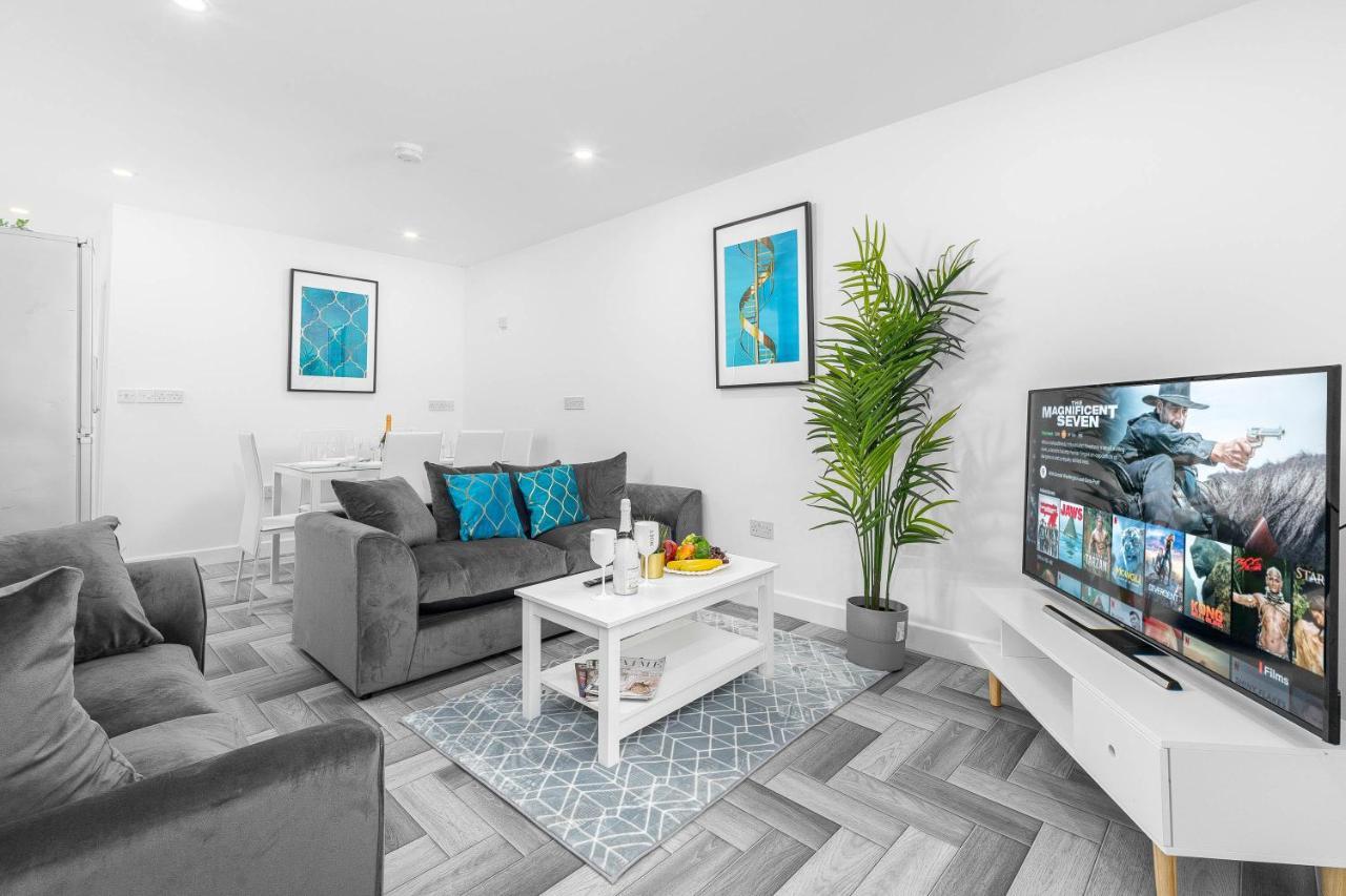 5 Bedroom House - 10 Guests - Multiple Off Street Parking - Garden - Smart Tv - Wifi - Contractors - Families - Groups Birmingham Bagian luar foto