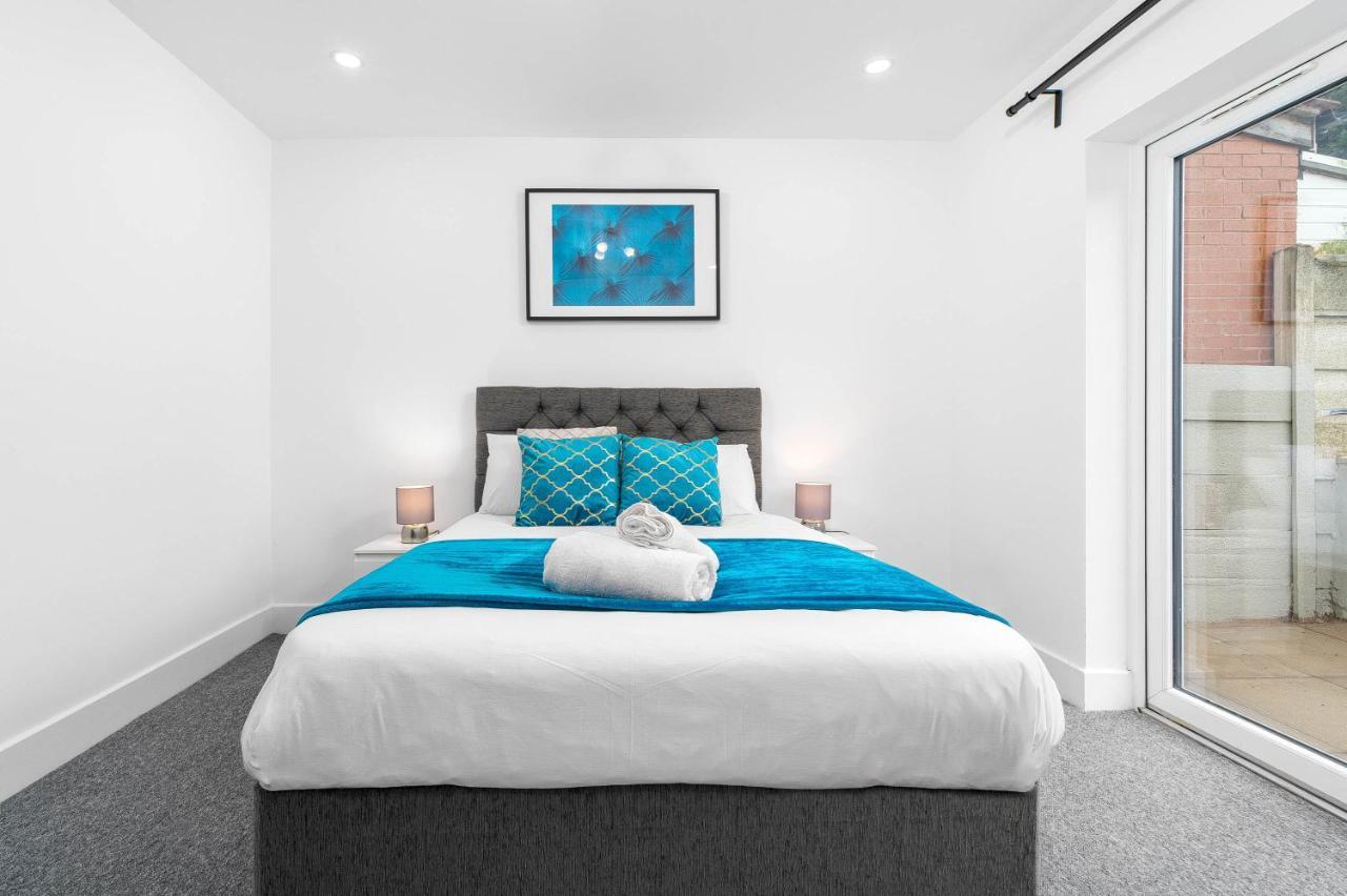 5 Bedroom House - 10 Guests - Multiple Off Street Parking - Garden - Smart Tv - Wifi - Contractors - Families - Groups Birmingham Bagian luar foto