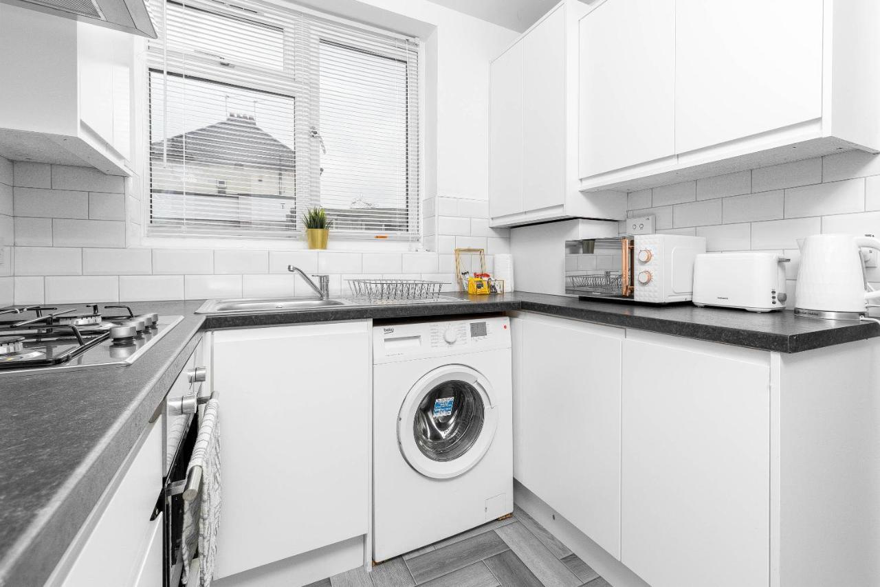 5 Bedroom House - 10 Guests - Multiple Off Street Parking - Garden - Smart Tv - Wifi - Contractors - Families - Groups Birmingham Bagian luar foto