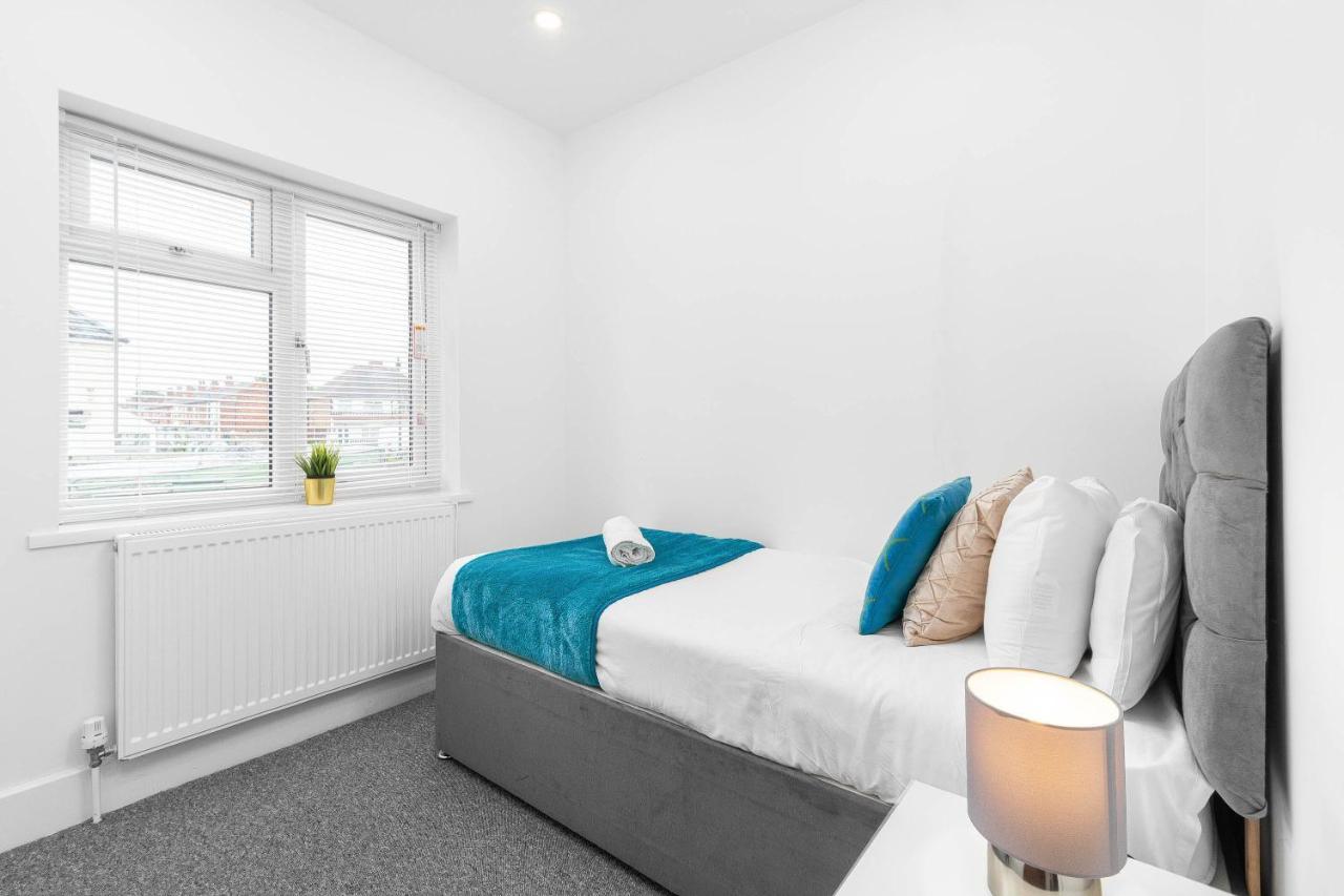 5 Bedroom House - 10 Guests - Multiple Off Street Parking - Garden - Smart Tv - Wifi - Contractors - Families - Groups Birmingham Bagian luar foto