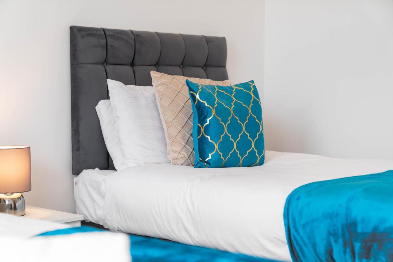 5 Bedroom House - 10 Guests - Multiple Off Street Parking - Garden - Smart Tv - Wifi - Contractors - Families - Groups Birmingham Bagian luar foto