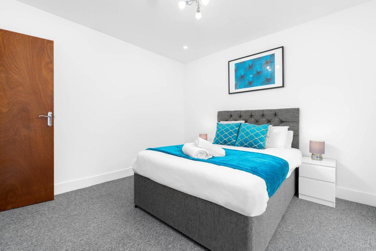 5 Bedroom House - 10 Guests - Multiple Off Street Parking - Garden - Smart Tv - Wifi - Contractors - Families - Groups Birmingham Bagian luar foto