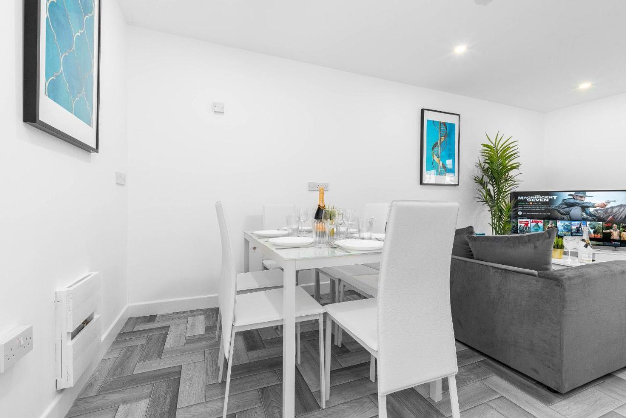 5 Bedroom House - 10 Guests - Multiple Off Street Parking - Garden - Smart Tv - Wifi - Contractors - Families - Groups Birmingham Bagian luar foto
