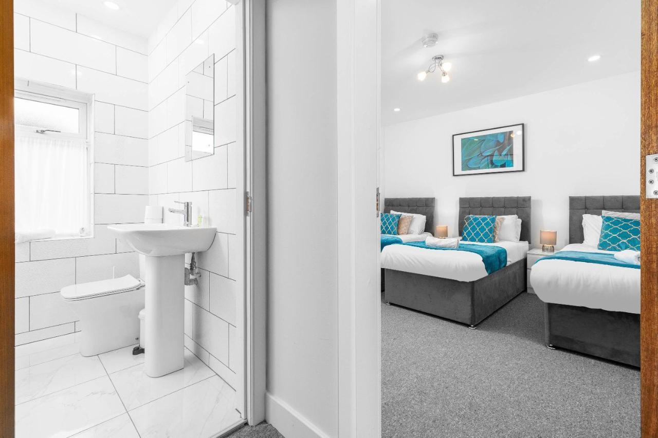5 Bedroom House - 10 Guests - Multiple Off Street Parking - Garden - Smart Tv - Wifi - Contractors - Families - Groups Birmingham Bagian luar foto
