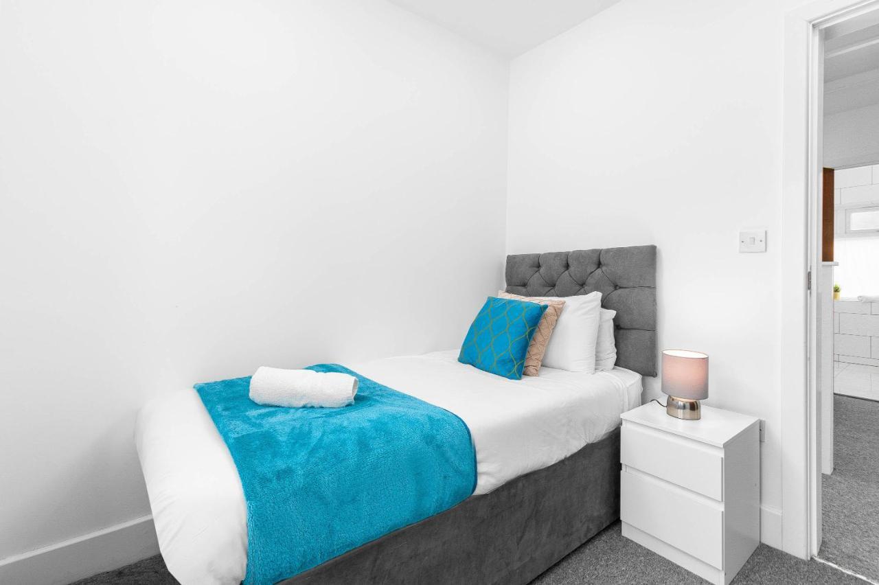 5 Bedroom House - 10 Guests - Multiple Off Street Parking - Garden - Smart Tv - Wifi - Contractors - Families - Groups Birmingham Bagian luar foto