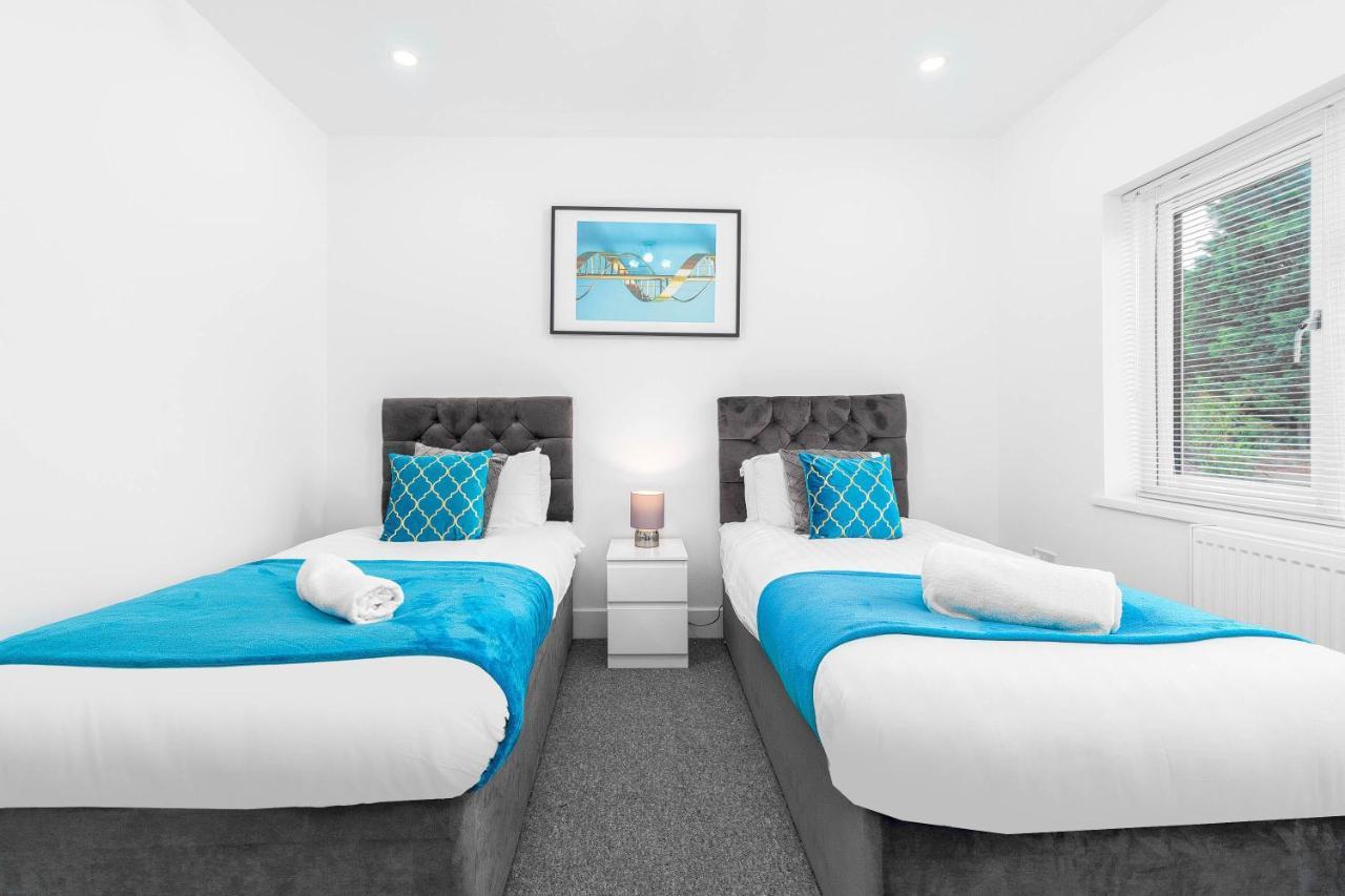 5 Bedroom House - 10 Guests - Multiple Off Street Parking - Garden - Smart Tv - Wifi - Contractors - Families - Groups Birmingham Bagian luar foto